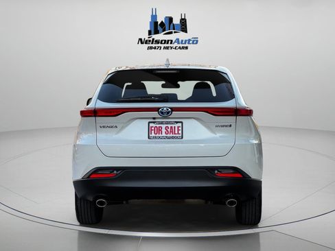 Used 2021 Toyota Venza LE image 5