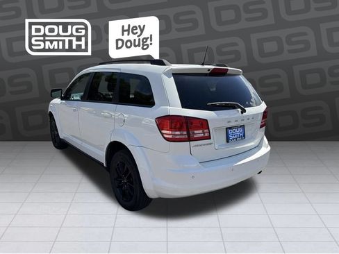 Used 2020 Dodge Journey SE w/ Blacktop Package FWD image 3