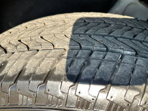 Used 2025 GMC Acadia Elevation image 17