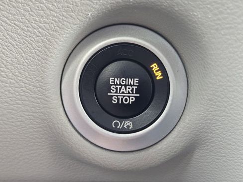 Used 2023 Chrysler Voyager LX image 26