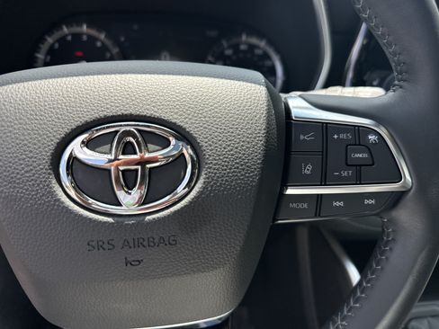 Used 2021 Toyota Highlander XSE FWD image 27