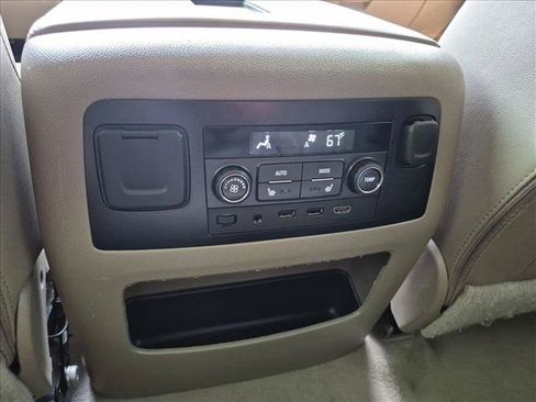 Used 2019 GMC Yukon XL SLT w/ Open Road Package AWD/4WD image 19