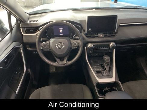 Used 2025 Toyota RAV4 LE AWD/4WD image 4