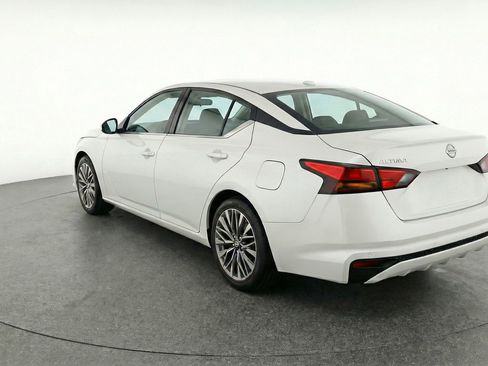 Used 2025 Nissan Altima 2.5 SV image 6