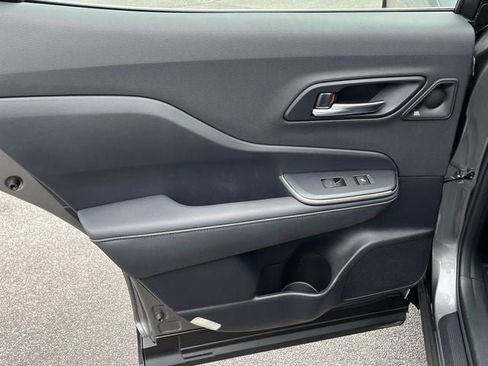 Used 2023 Toyota Crown Limited image 17