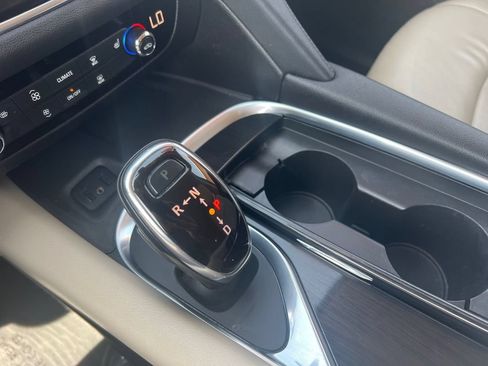 Used 2018 Buick Enclave Essence AWD/4WD image 20
