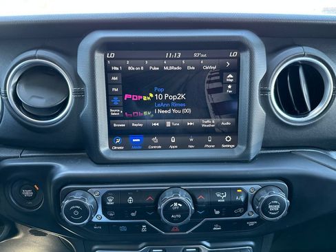 Used 2022 Jeep Wrangler Unlimited Sahara w/ Cold Weather Group AWD/4WD image 26