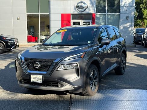 Used 2023 Nissan Rogue SV image 1