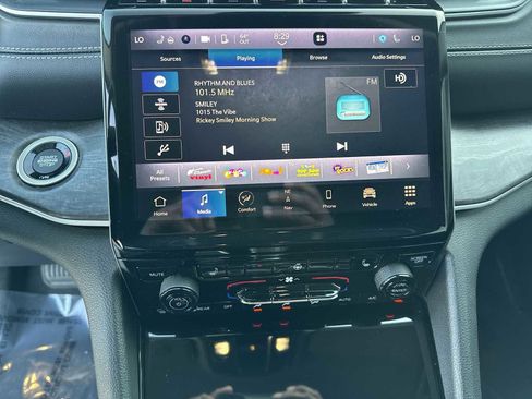 Used 2023 Jeep Grand Cherokee L Limited w/ Black Appearance Package image 27