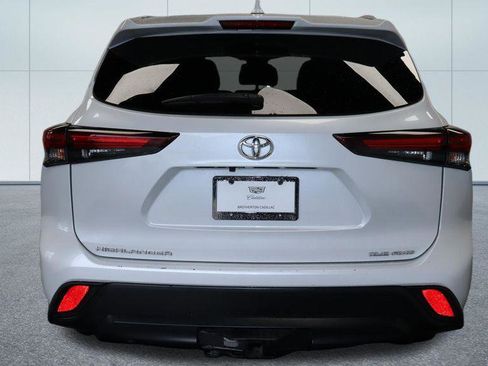 Used 2024 Toyota Highlander XLE AWD/4WD image 16