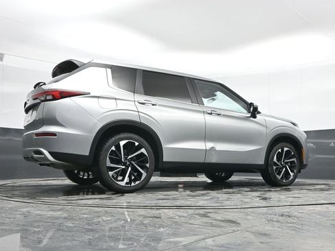 Used 2024 Mitsubishi Outlander SE image 46