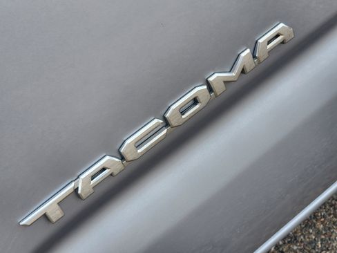 Used 2019 Toyota Tacoma SR5 image 8