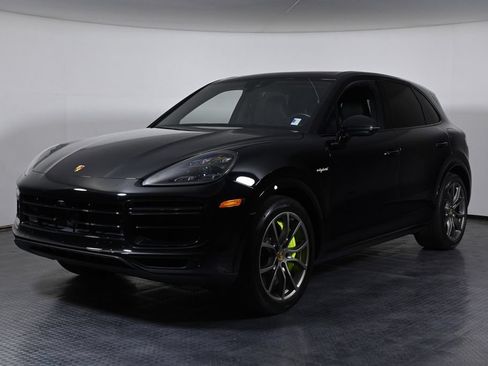 Certified 2022 Porsche Cayenne Turbo S AWD/4WD image 1