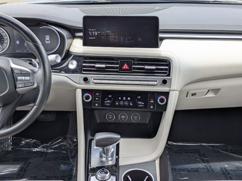 Used 2024 Genesis G70 2.5T RWD image 16