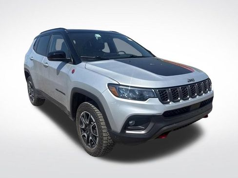 Used 2025 Jeep Compass Trailhawk AWD/4WD image 6