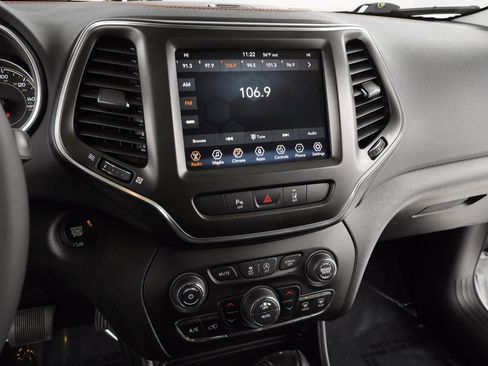 Certified 2021 Jeep Cherokee Trailhawk image 30