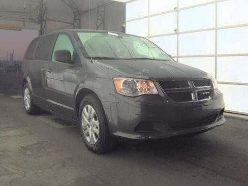 Used 2018 Dodge Grand Caravan SE w/ UConnect Hands-Free Group image 1