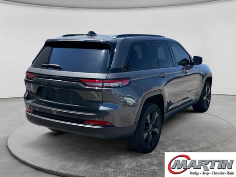 Used 2024 Jeep Grand Cherokee Altitude AWD/4WD image 5
