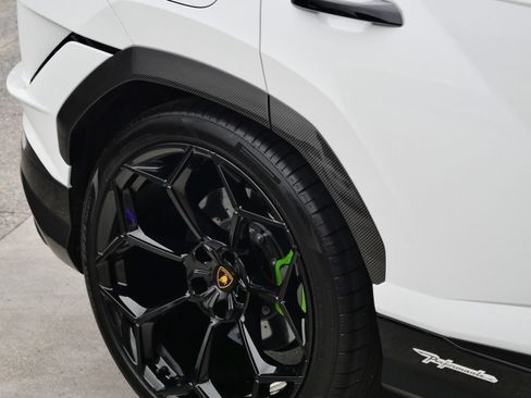 Used 2024 Lamborghini Urus Performante AWD/4WD image 14
