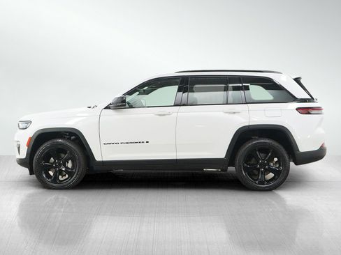 Used 2025 Jeep Grand Cherokee Limited w/ Luxury Tech Group II AWD/4WD image 2