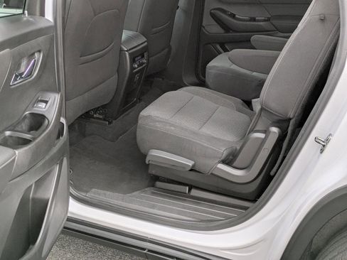 Used 2022 Chevrolet Traverse LT image 30