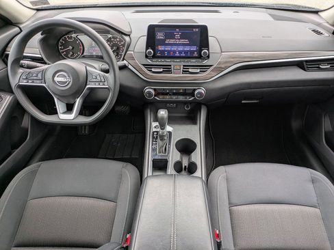 Used 2025 Nissan Altima 2.5 SV FWD image 15