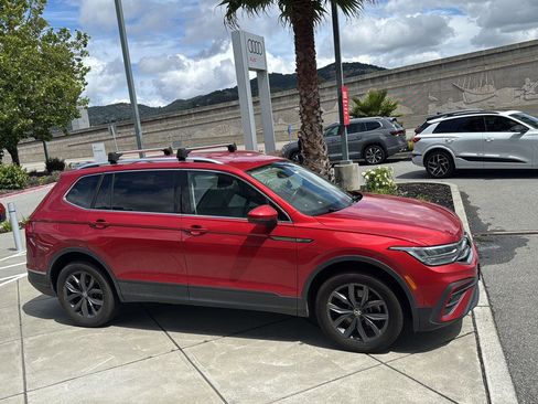 Used 2023 Volkswagen Tiguan SE image 5