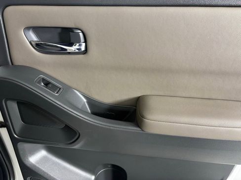 Used 2023 Nissan Frontier SV w/ Technology Package image 15