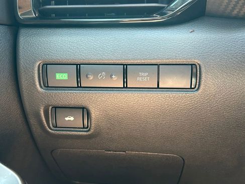 Certified 2024 Nissan Sentra SR w/ Trunk Package FWD image 30