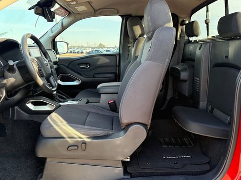 Certified 2022 Nissan Frontier SV w/ Technology Package image 32