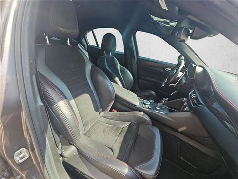 Used 2019 Alfa Romeo Giulia Quadrifoglio w/ Driver Assist Dynamic Package image 19