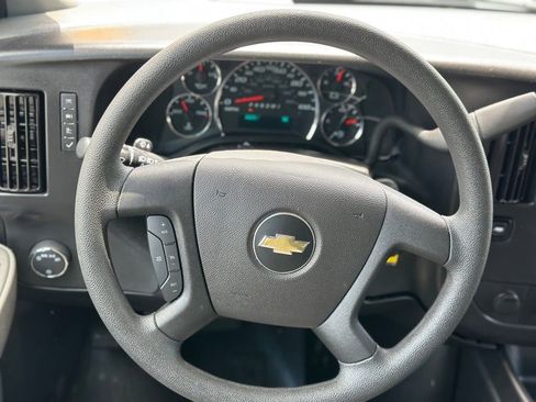 Used 2025 Chevrolet Express 3500 LT w/ LT Preferred Equipment Group RWD image 5