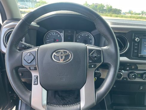 Used 2017 Toyota Tacoma SR5 w/ Tow Package AWD/4WD image 17