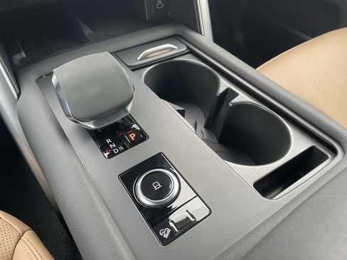 Certified 2024 Land Rover Discovery Dynamic SE image 20