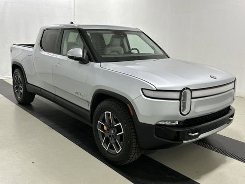 Used 2022 Rivian R1T Adventure image 7
