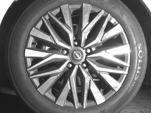 Used 2025 Nissan Altima 2.5 SV image 12