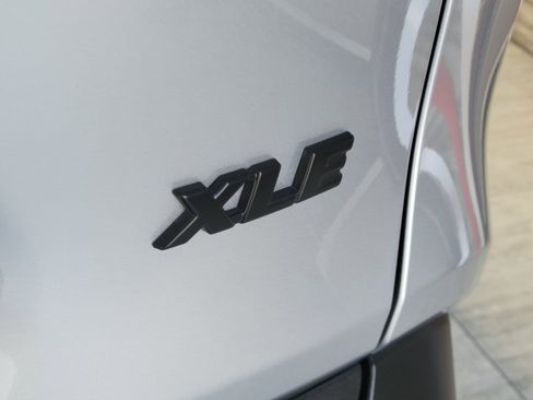 Used 2022 Toyota RAV4 XLE Premium image 6