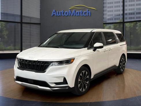Used 2024 Kia Carnival EX FWD image 4