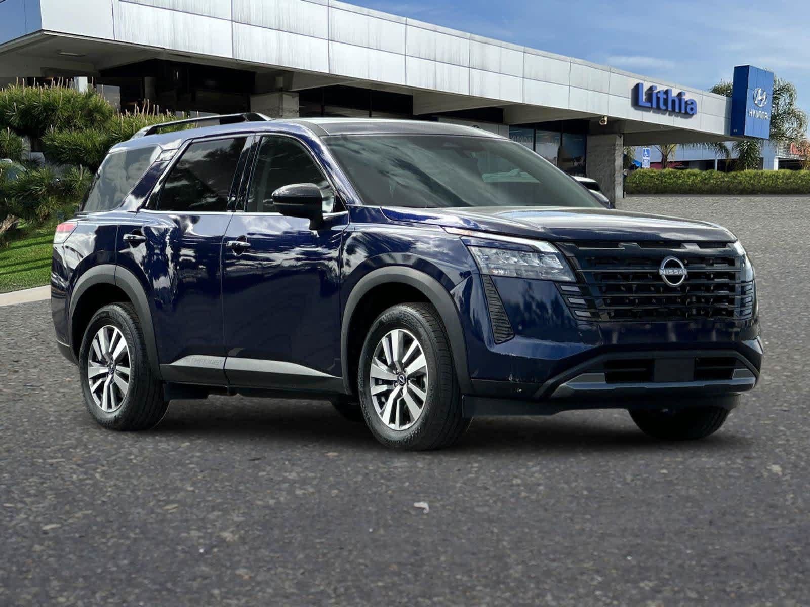 Used 2026 Nissan Pathfinder SL FWD image 10