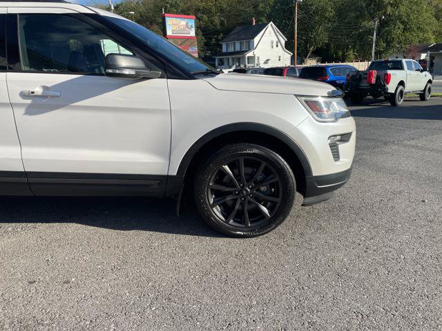Used 2018 Ford Explorer XLT w/ Equipment Group 202A AWD/4WD image 10