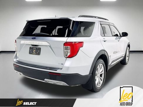 Used 2020 Ford Explorer XLT w/ Equipment Group 202A AWD/4WD image 8