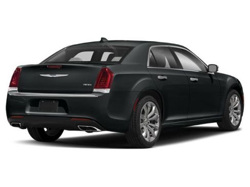 Used 2018 Chrysler 300 Limited image 2