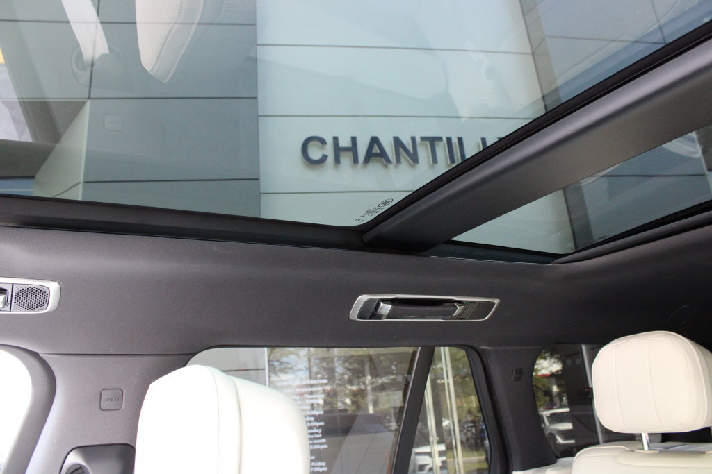Used 2025 Land Rover Range Rover SE AWD/4WD image 18