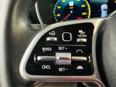 Used 2022 Mercedes-Benz GLC 300 4MATIC Coupe image 15