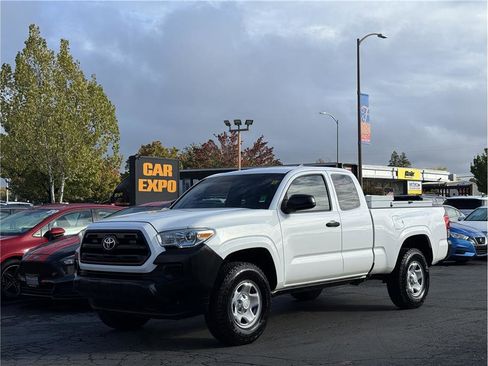 Used 2017 Toyota Tacoma 2WD Access Cab image 1