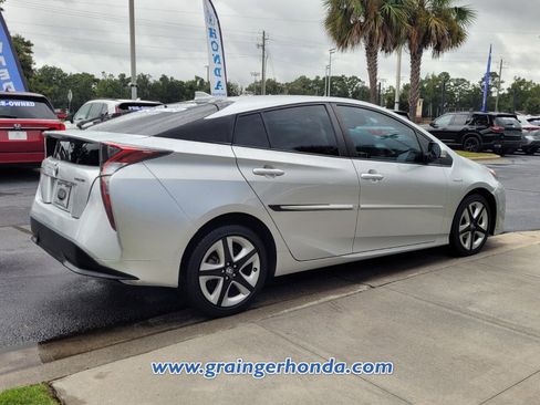 Used 2016 Toyota Prius Four Touring image 5