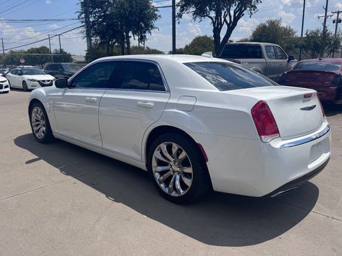 Used 2019 Chrysler 300 Touring L w/ Quick Order Package 22F RWD image 8