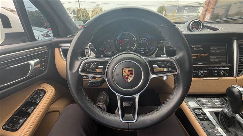Used 2016 Porsche Macan Turbo AWD/4WD image 31