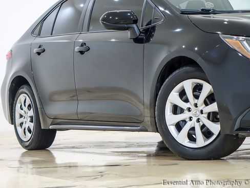 Used 2023 Toyota Corolla LE FWD image 4