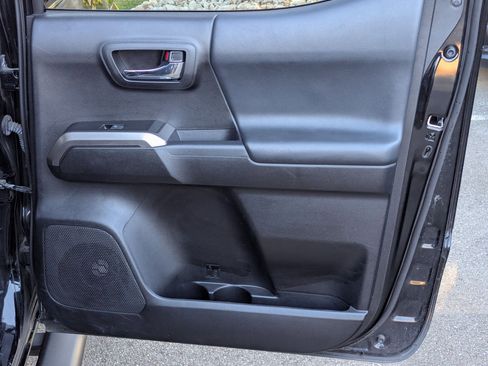 Used 2022 Toyota Tacoma Limited image 26